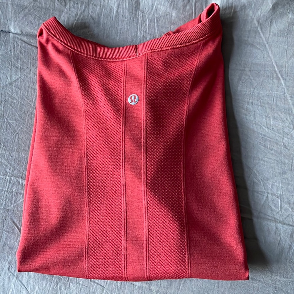 Lululemon swiftly relax fit  size 6